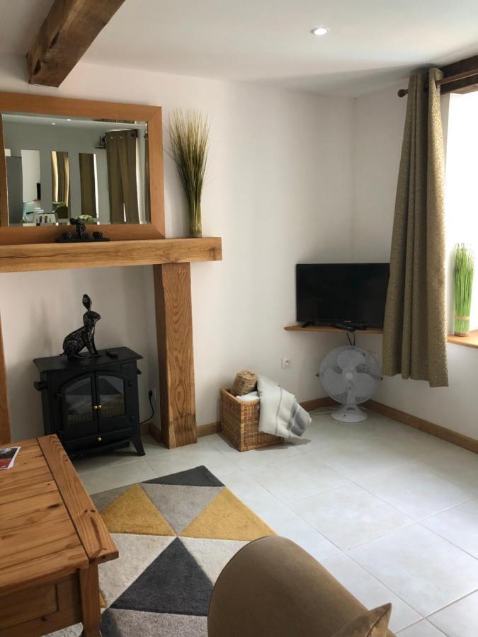 The Walnut Tree Chambre D'Hotes Le Dorat Exterior photo